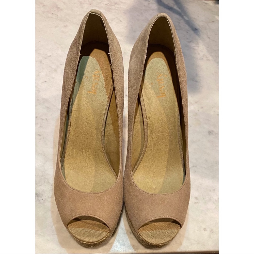 Size 8M,4 inch heels “latte” color w/ twine accent